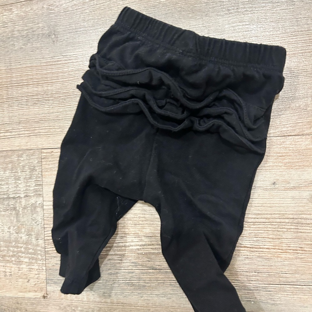 BUNDLE 3 baby items for $5. Ruffle baby pants. Old Navy